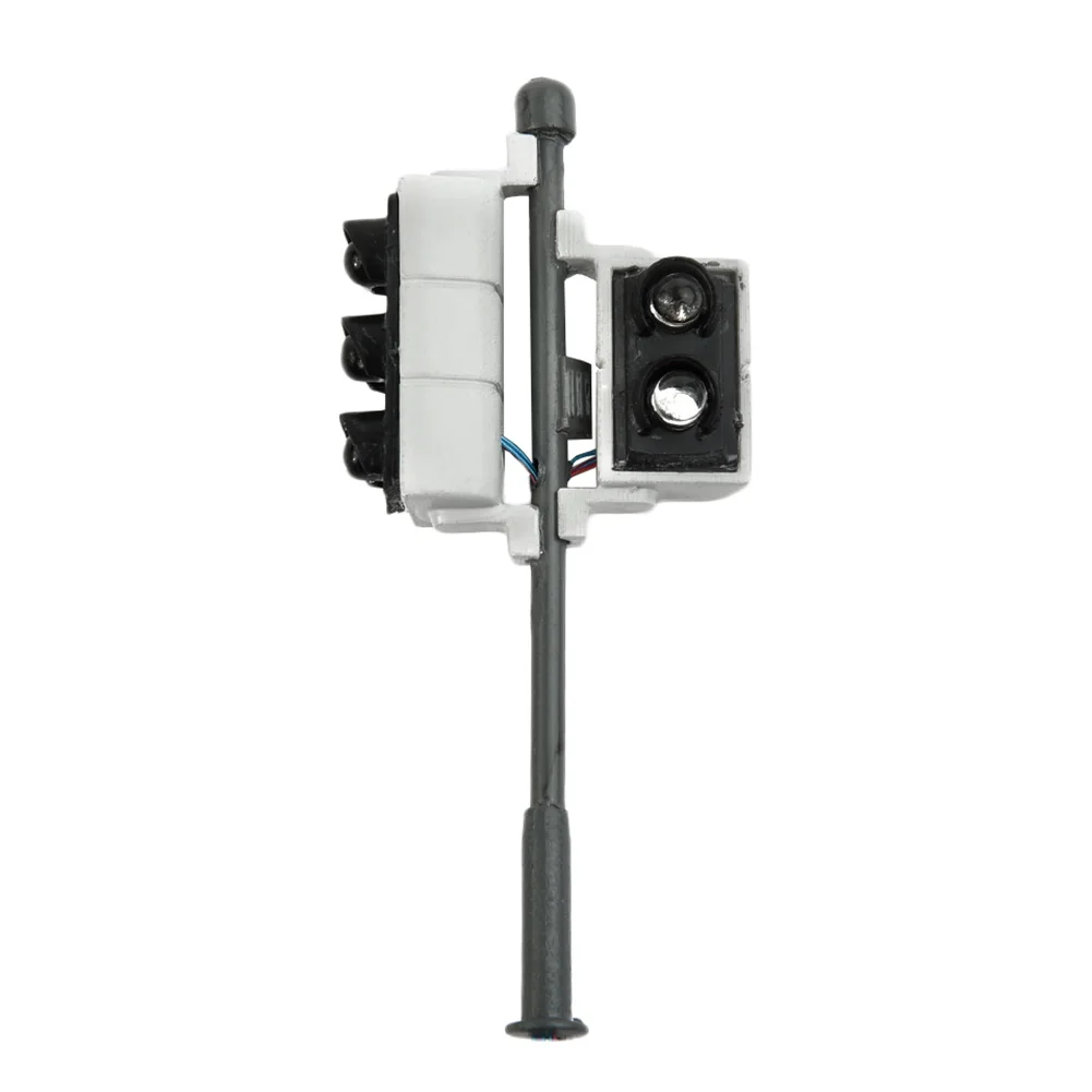 Miniature 1:72 Scale Traffic Light Kit with 3 Pedestrian Signals for 00 Gauge H0 Model Railway and Building Display Setups