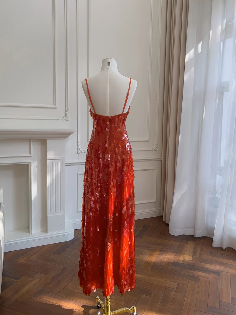 Czerwona suknia z odkrytymi ramionami, cekinami, na formalne okazje, bogato zdobiona, odzież plażowa, wysoki stan, spódnica w kształcie litery A.