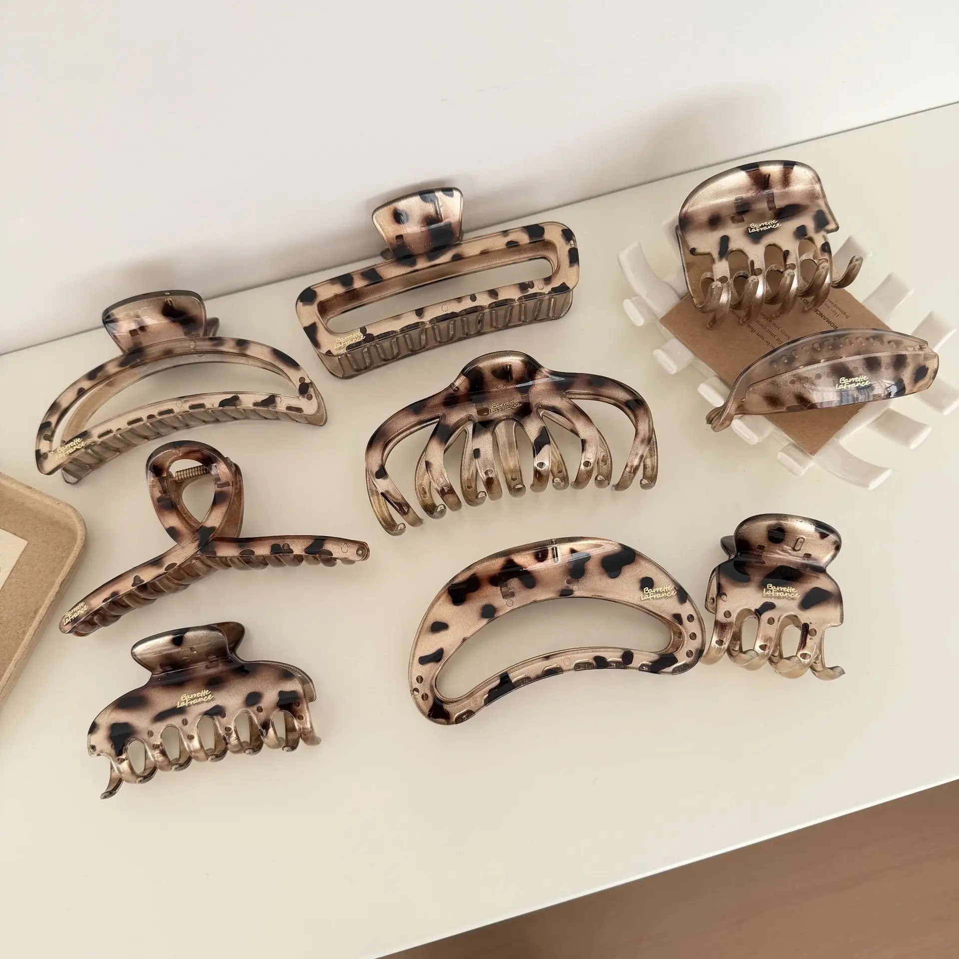 Hair Claw Clip Matte Acetate Oversized Vintage Letter Geometric Lines Back Bun Updo for Thick Hair Sturdy Grip Premium