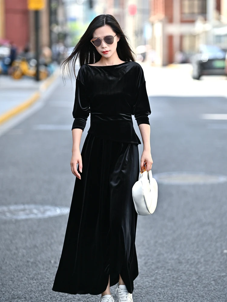 

Весенний комплект 2026: Модный костюм-двойка из золотистого бархата с асимметричной юбкой на одно плечо и широким подолом от китайского бренда Po...