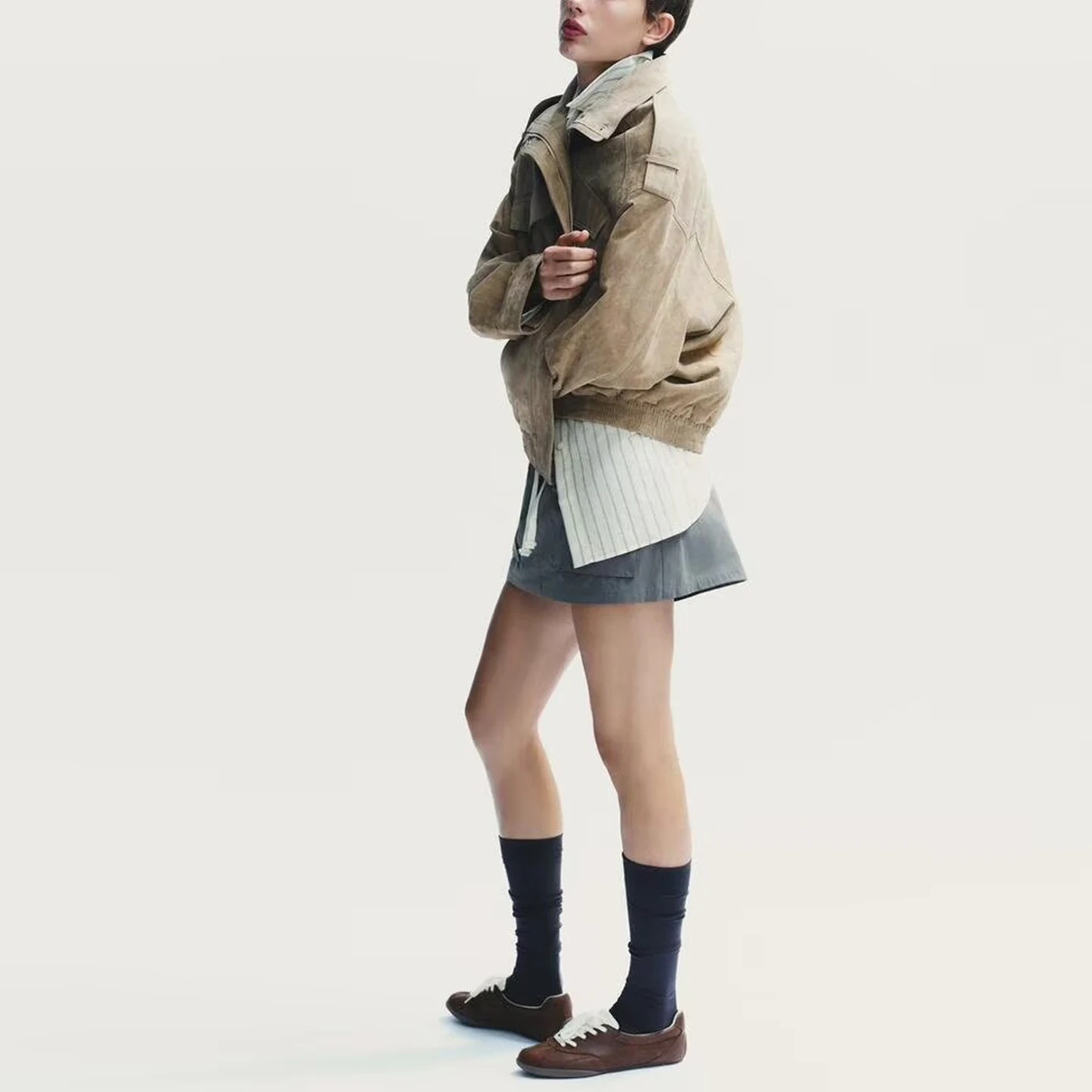 เสื้อแจ็คเก็ตหนังกำมะหยี่สำหรับผู้หญิง แฟชั่นฤดูใบไม้ร่วง 2025 แบรนด์ Z ทรงเข้ารูป หรือ เสื้อคลุมสำหรับผู้หญิง