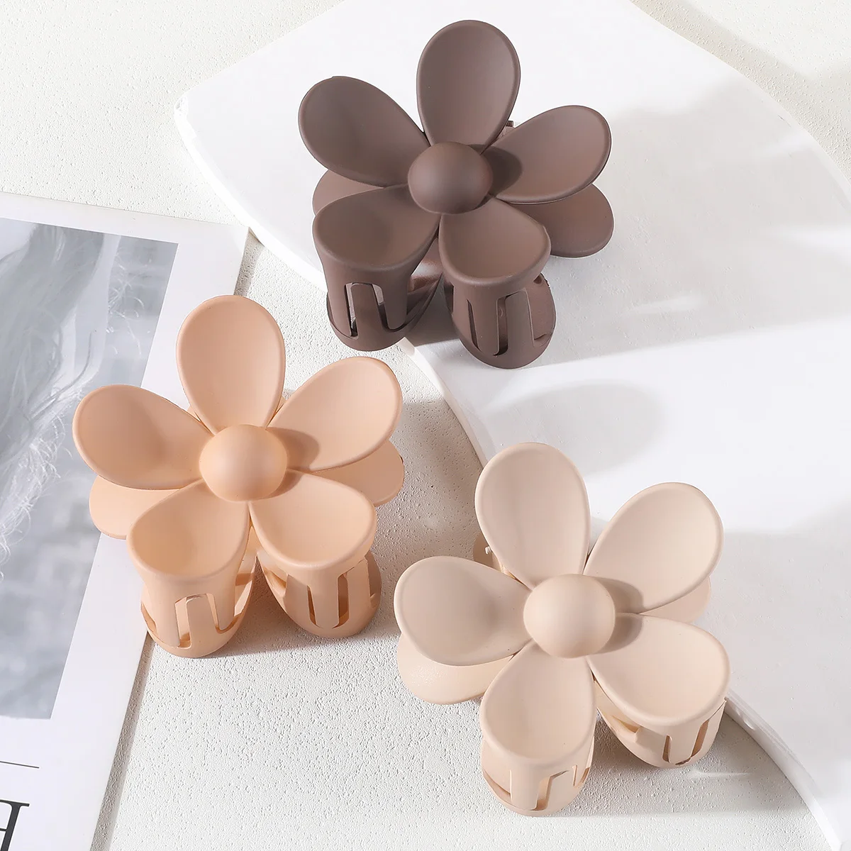 3Pcs Women Fashion Flower Hair Claw Clips Matte Hair Clips Girls Non Slip Hairpins for Thick Hair Women Hair Accessories