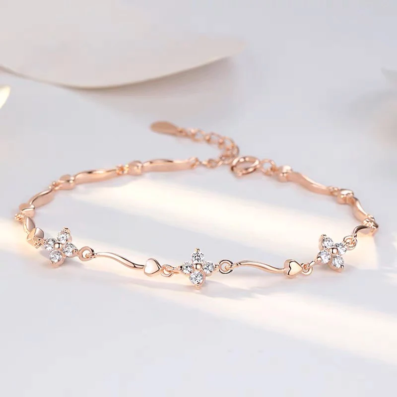 ANENJERY Sparkling Zircon Four Leaf Flower Chain Bracelet Light Luxury Design for Women Niche Simple Desgin Party Jewelry Gifts