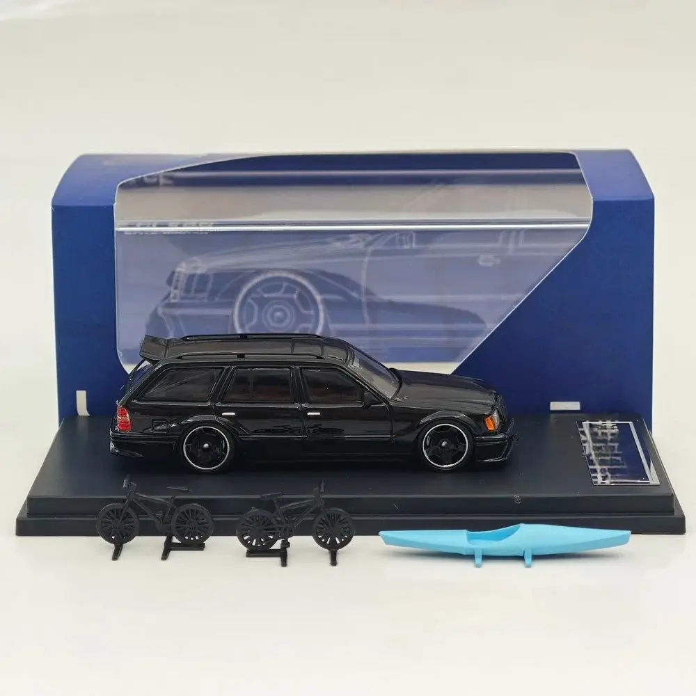 Detalle del material metálico del modelo de coche Estate S124 2.5-16 EVO II