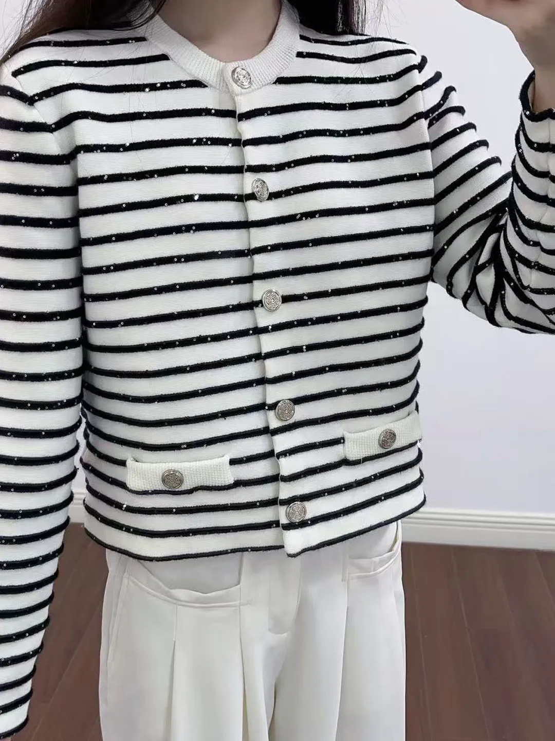 

2025M Early Autumn New Women's Faion Bla White Stripes ort Knitted Open Cardigan Simple Loose Outerwear DBNY Commute Sle