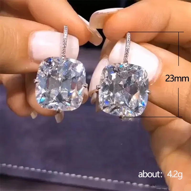 Huitan Chic Damen-Ohrhänger in silberfarben mit großem CZ-Stein, wunderschöner weiblicher Partyschmuck, Jubiläumsgeschenk, Ohrring für Damen – Detail 1