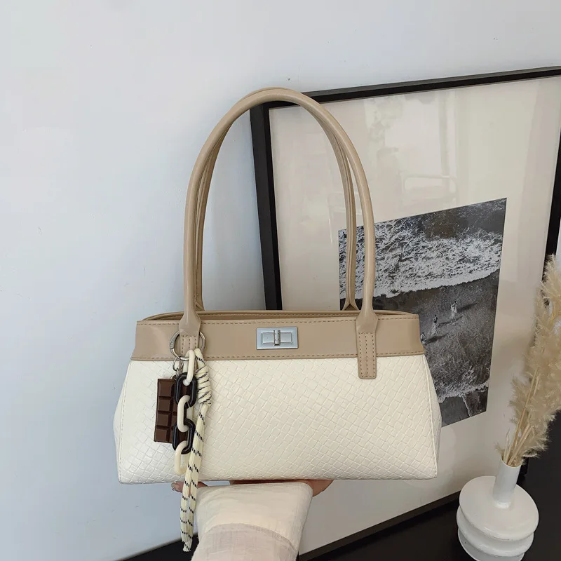 

2025 Unique Korean Simple Underarm Messenger Bag - Women's Casual Multifunctional Commuter Shoulder Bag