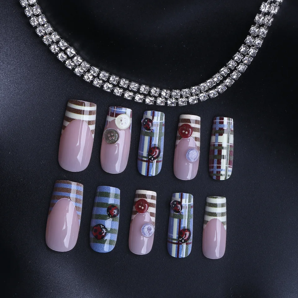 24 Piezas Uñas Postizas Vintage Estilo Francés con Rayas Diseño Mariquita Botones Ataúd Uñas Falsas Azul Marrón Cuadros 2