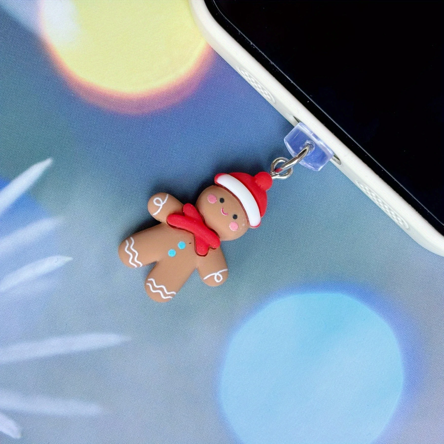 1 Piece of Christmas Gingerbread Man Dust Plug Decoration, Suitable for iPhone and Type-C Ports, Cute Holiday Phone Accessories, Holiday Gifts, and Small Daily Care Accessories Such as Mobile Phones, Computers, Headphones, Etc