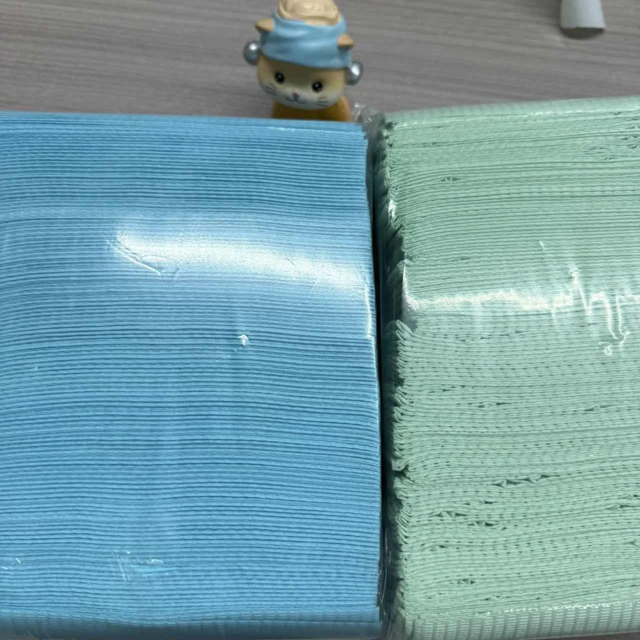 

3Colors 125Pcs Disposable Dental Bibs for Patients, Waterproof Dental Napkins, Leak-proof Dental Exam Bibs