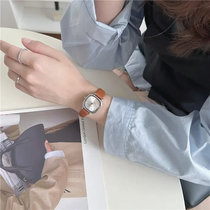 Jam tangan Quartz persegi kecil sederhana merek Vintage serbaguna Fashion jam tangan tali kulit wanita Dropshipping Relógio Feminino