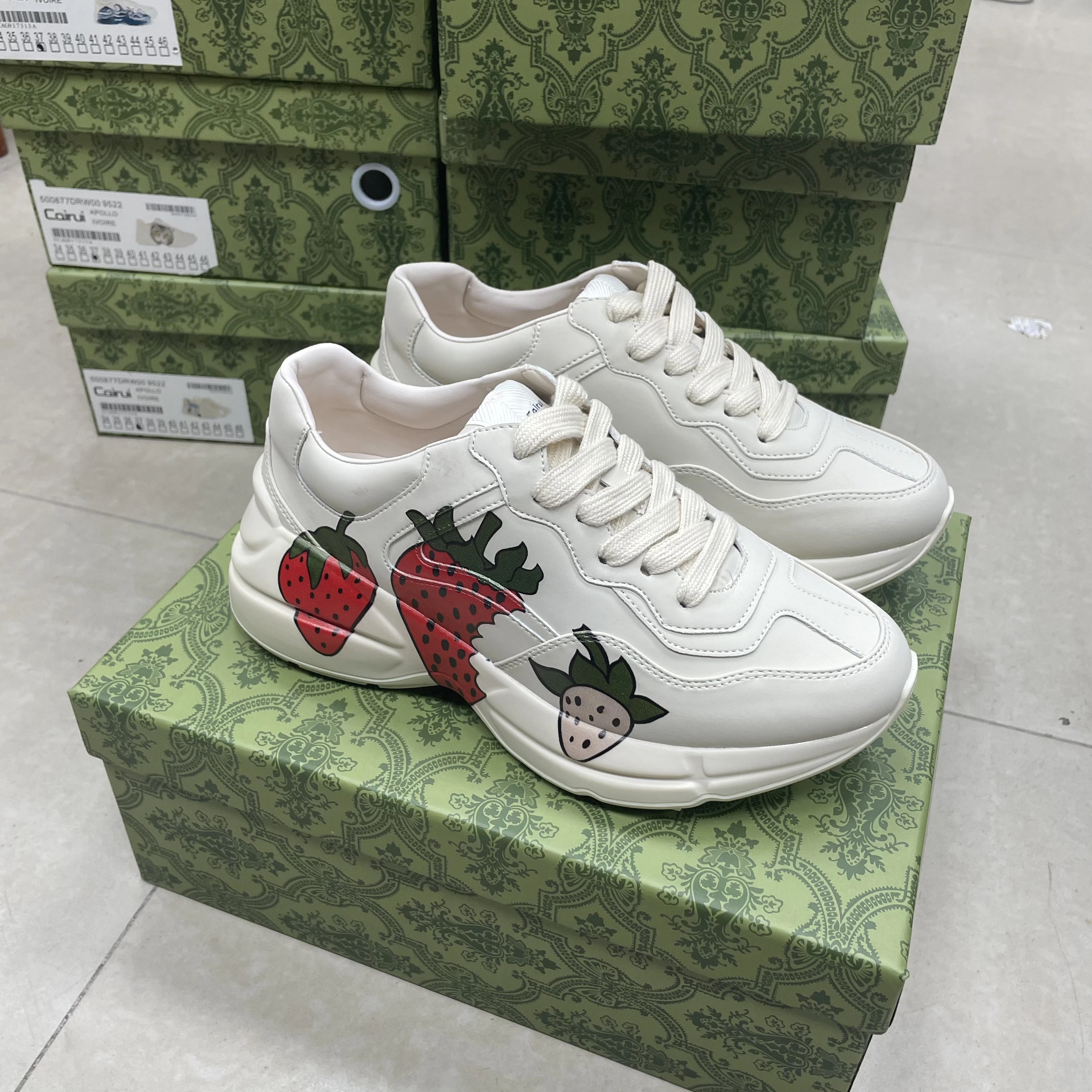 Cartoon Daddy Shoes with Round Head and Thick Soled Lace-up, Couple's Sports and Leisure Shoes, Europe Station, New, 2024