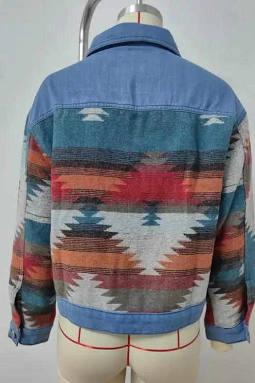 

Женская осенняя новая потертая джинсовая куртка с цветными блоками, короткий топ с карманами, персонализированная женская модная свободная верхняя одежда, пальто