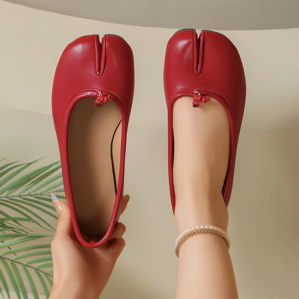 Brandneue Damen-Slipper mit geteiltem Zehenbereich, Tabi-Flats, aus weichem Leder, zum einfachen Anziehen, Ballerinas, bequem, für den Alltag, lässig, Loafer, Übergröße 43 – Detail 30