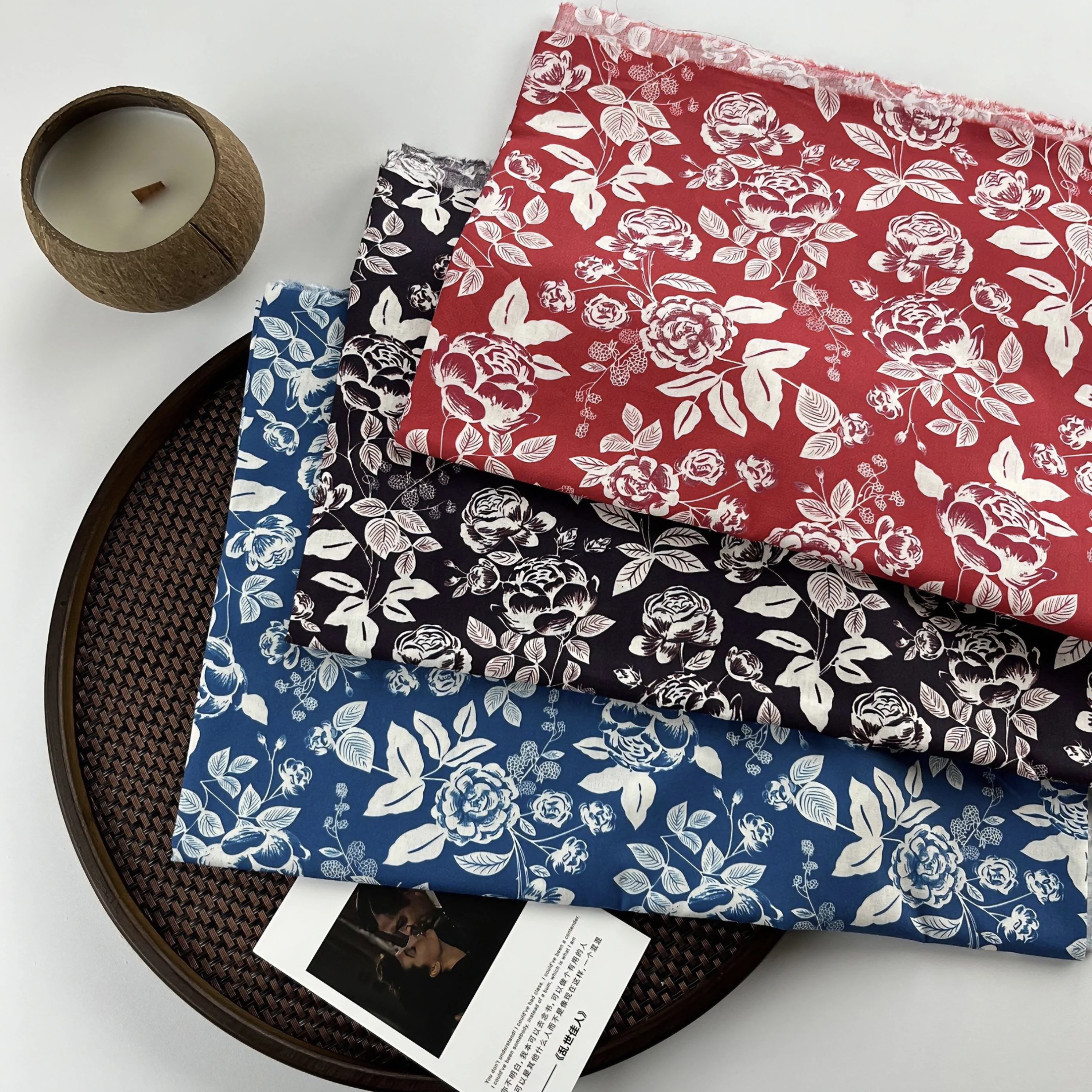 

Винтажная ткань с цветочным принтом розы, высококачественная хлопчатобумажная ткань для шитья платьев, домашний текстиль, поделки, доступны несколько цветов