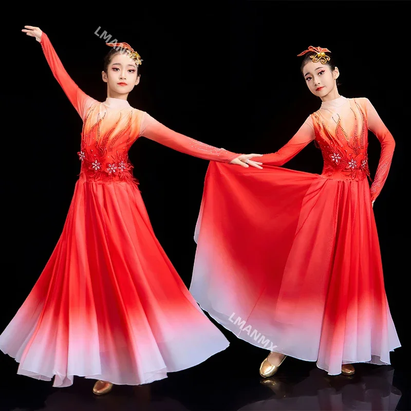 Costume de spectacle à grande jupe pour enfants, costume de spectacle de danse moderne chinoise dans les lumières