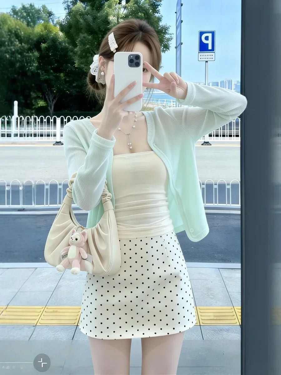 Conjunto de Cardigã Verde Tricotado e Saia com Poás para Primavera/Verão, Moda Feminina, Estilo Suave, Conjunto de Duas Peças Antirrugas