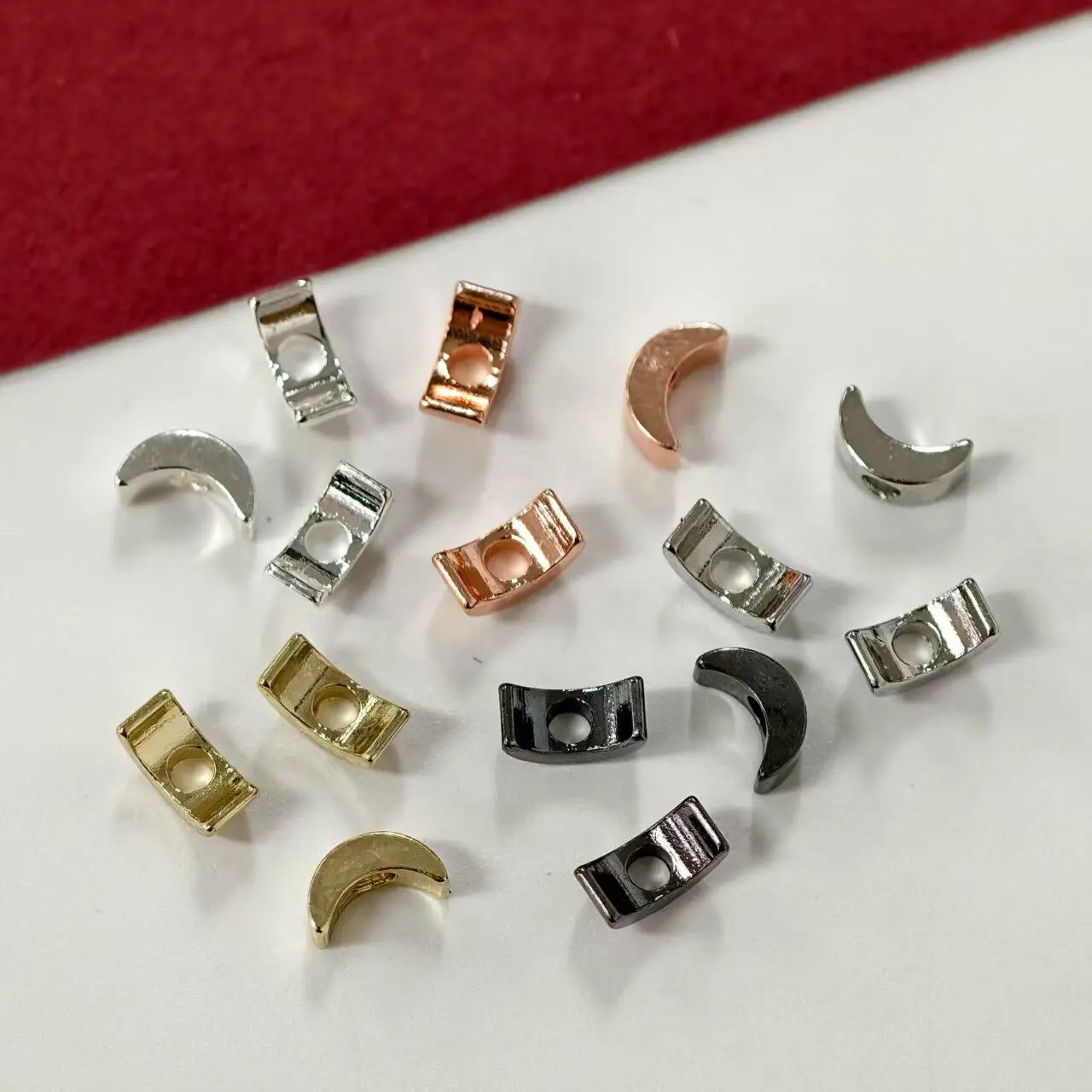 

10pcs Copper Gold-plated Glossy Crescent Spacer Beads DIY Pearl Bracelet Necklace Accessories Jewelry Making Materials Wholesale
