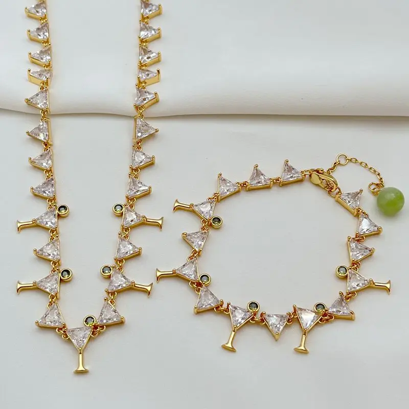 KS الأزياء الأوروبية والأمريكية يلمع الزركونيوم انه مثلث تصميم الإبداعية كوب كوكتيل شخصية مشرقة سوار المرأة