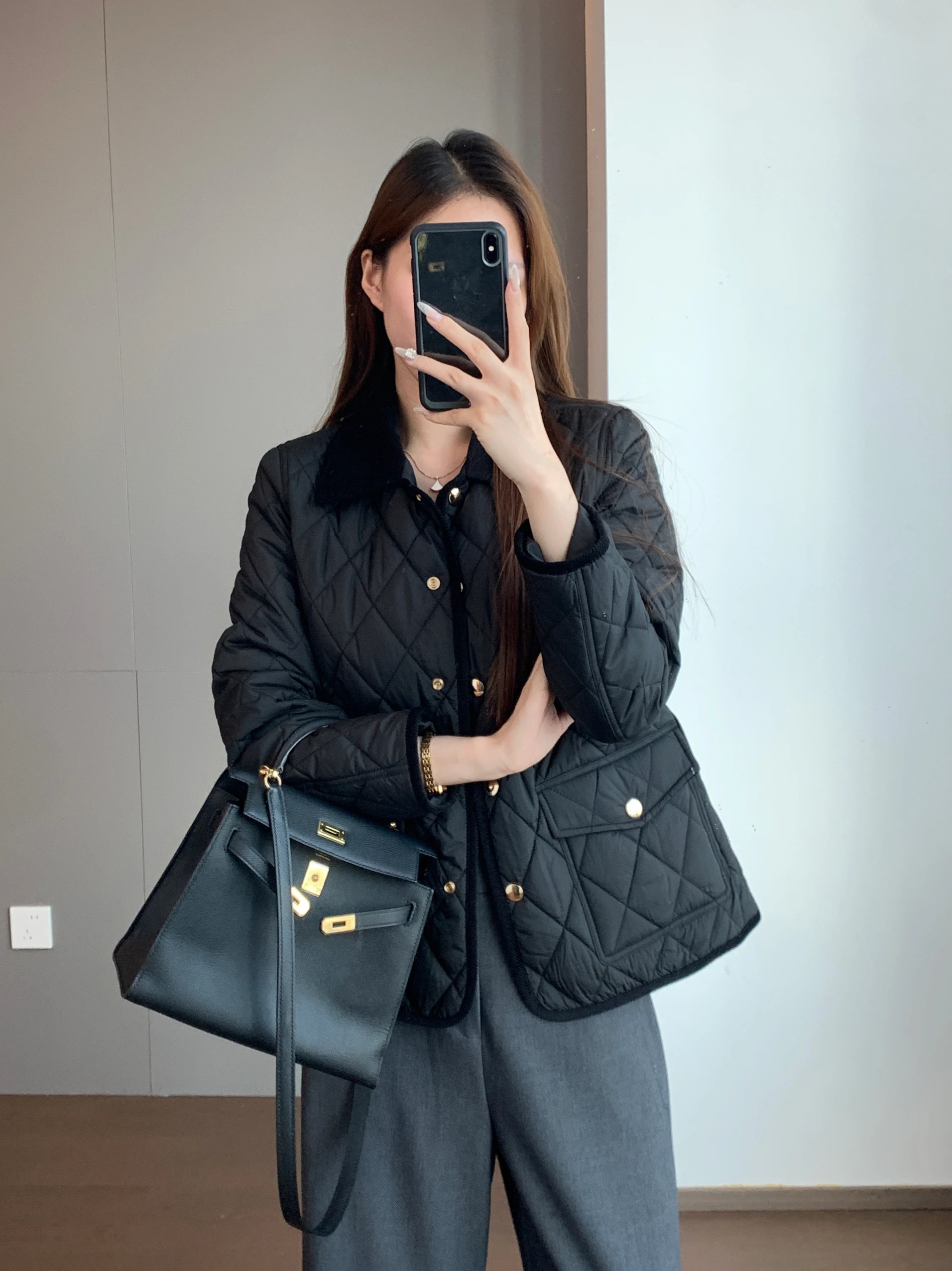 

Плотное хлопковое пальто с воротником, стеганое, с ретро-принтом в виде монет, отделкой из вельвета и вставками из полиэфирного волокна, прямого кроя