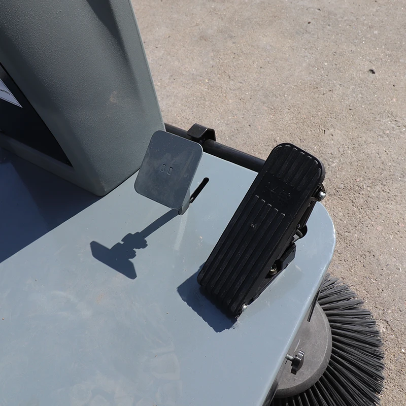 Battery Operated Ride on Vacuum Cleaner Industrial Floor Sweeper Machine for Warehouse Factory Commercial Cleaning