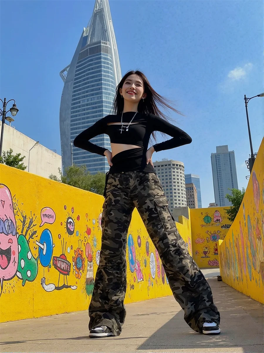 Pantaloni casual da donna in stile coreano Camouflage Jacquard Donna Texture Modello Tessuto Dettaglio Elemento moda Caratteristica del materiale