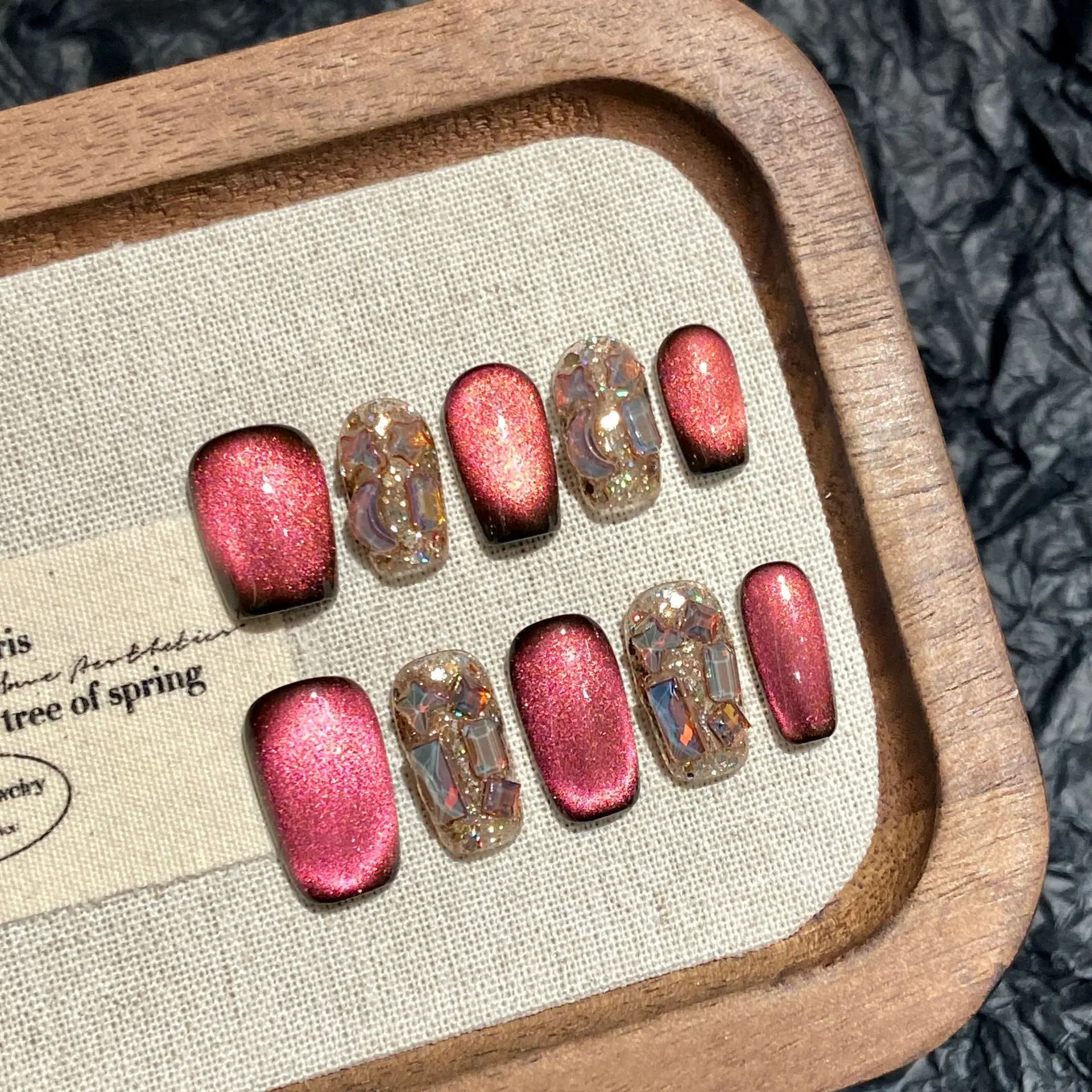 Handgefertigte Nägel zum Aufdrücken, Glitzer, Himbeere, Weinrot, französisches Katzenauge, künstliche Nägel, tragbar, vollständige Abdeckung, süße koreanische kurze künstliche Nägel