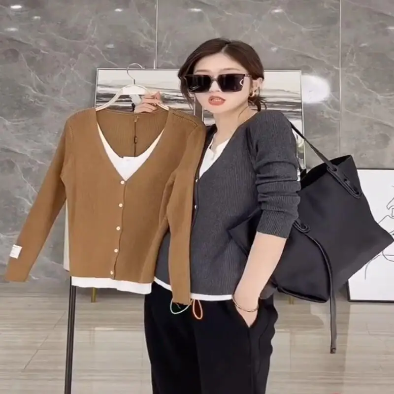 

Fake two-piece knitted cardigan spring and autumn 2025 new women's small loose outer wear versatile women's sweater