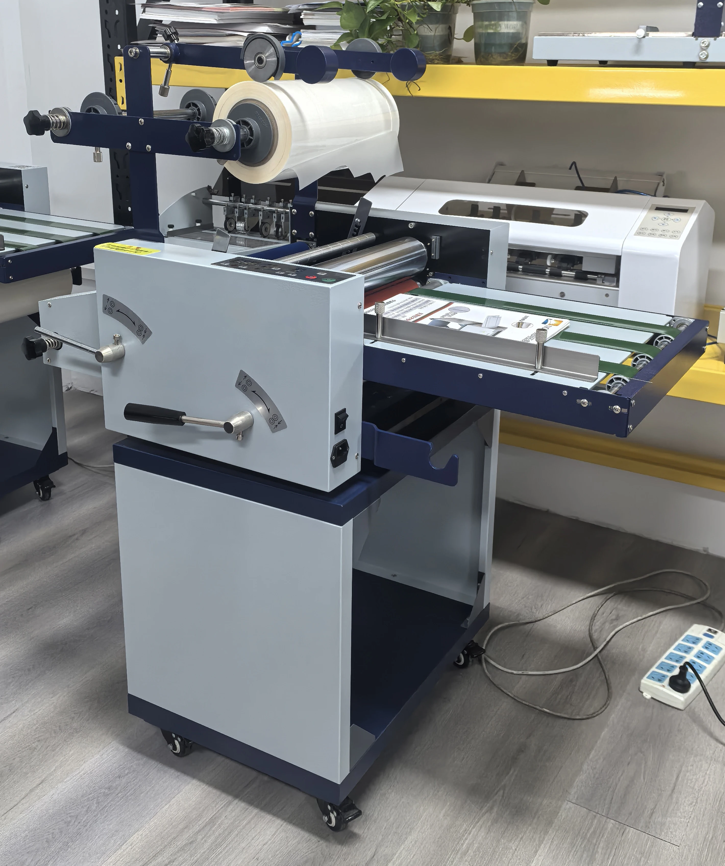 Link do szafki bazowej laminatora zakupionej przez Fernanda Rodriguez Zamorę.