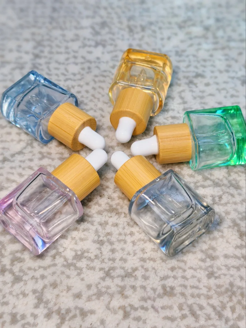 Colorful Glass Dropper Bottle with Bamboo Lid for Essential Oil Makeup Remover Liquid for Essential Oil Serum Liquid