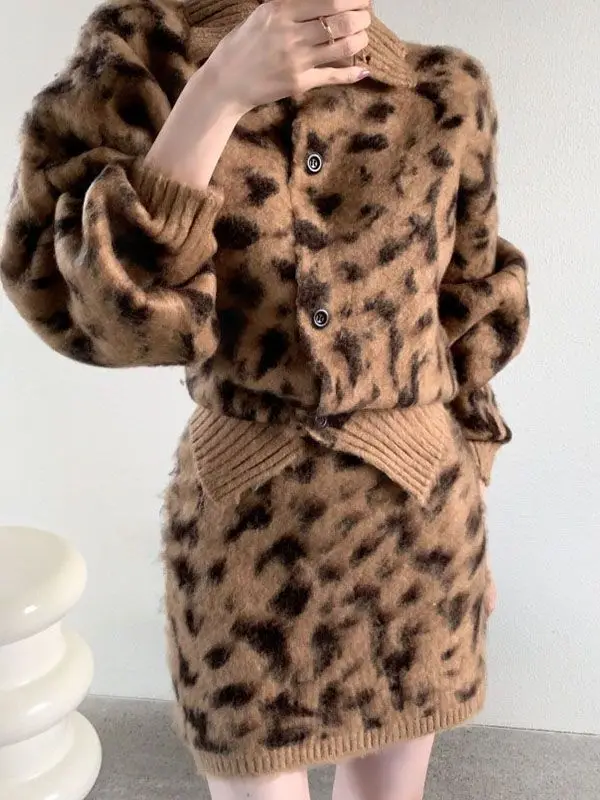 

Retro Leopard Print Knitted Sweater And Skirt Set for Women High Waist Autumn Winter Fashion Two-Piece Suit Vintage Style