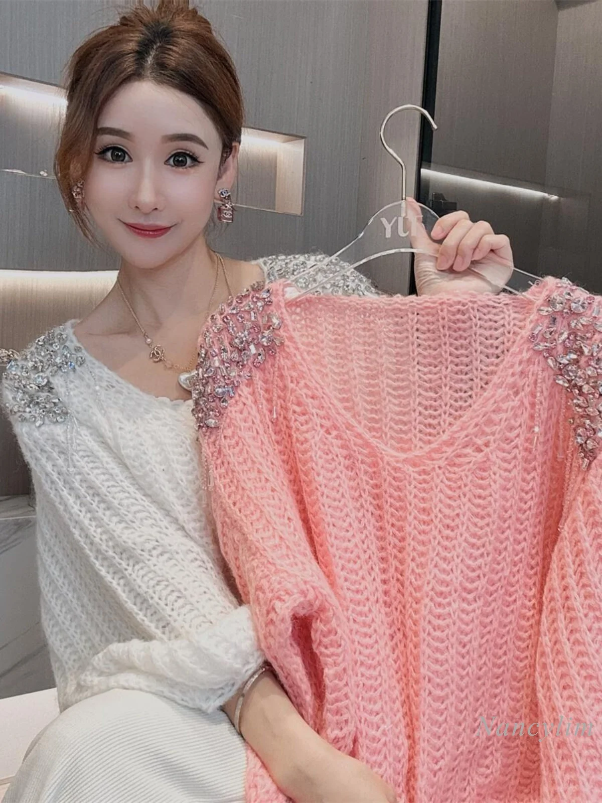 

Design Sense Exquisite Rhinestone Tassel Shoulder V-neck Sweater Women's Autumn Knitwear New Lazy Wind Short Loose Pullovers