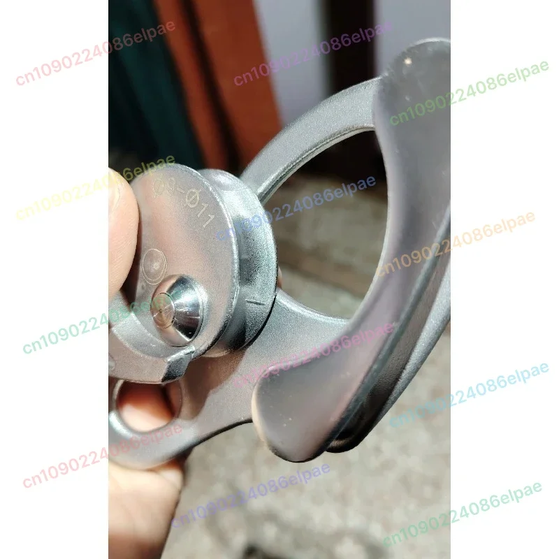 

Compact Lightweight Aluminum Rescue Descender for Rock Climbing Rappelling Arborist Work Professional Protection 1 pcs