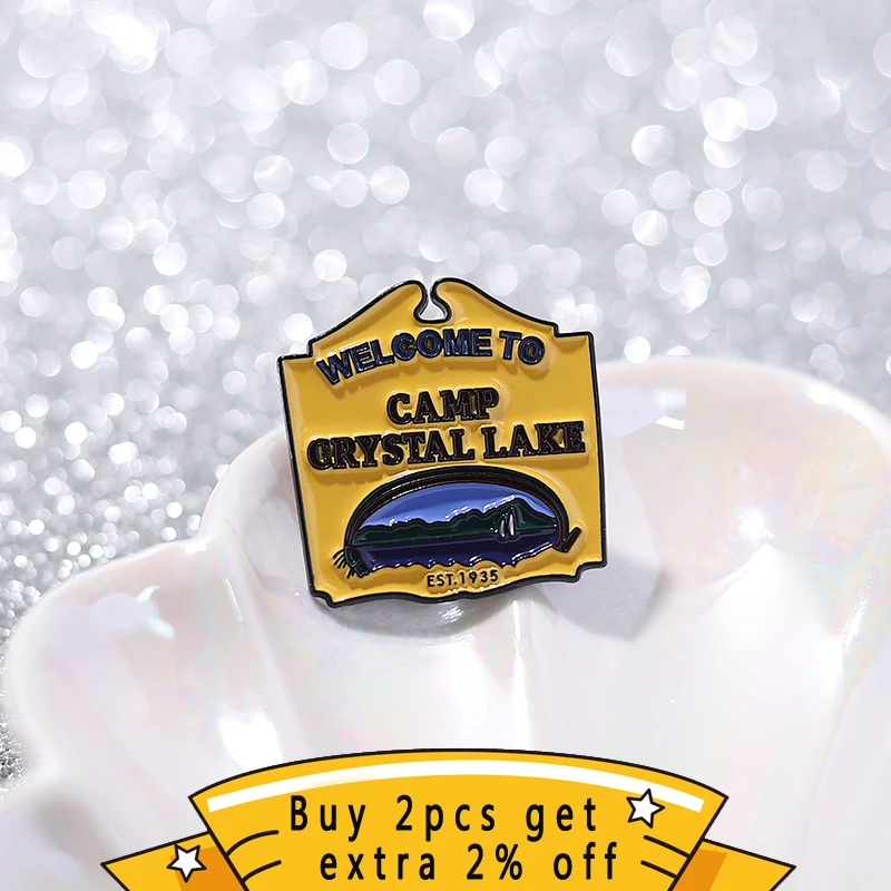 مرحبا بكم في كامب كريستال بحيرة المينا دبابيس فيلم الرعب المسلسل القاتل دبابيس التلبيب شارات الملابس والمجوهرات هدية لمحبي الأصدقاء