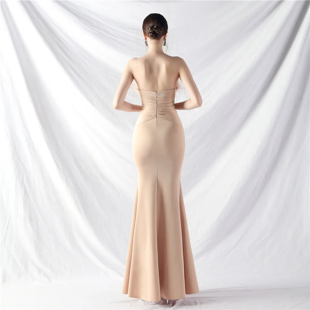 Robe de sirène longue dos nu pour femme, plumes de soirée, spandex, fendue sur le devant, élégante, couleur champagne, charmante, fête de Rh, vente en gros