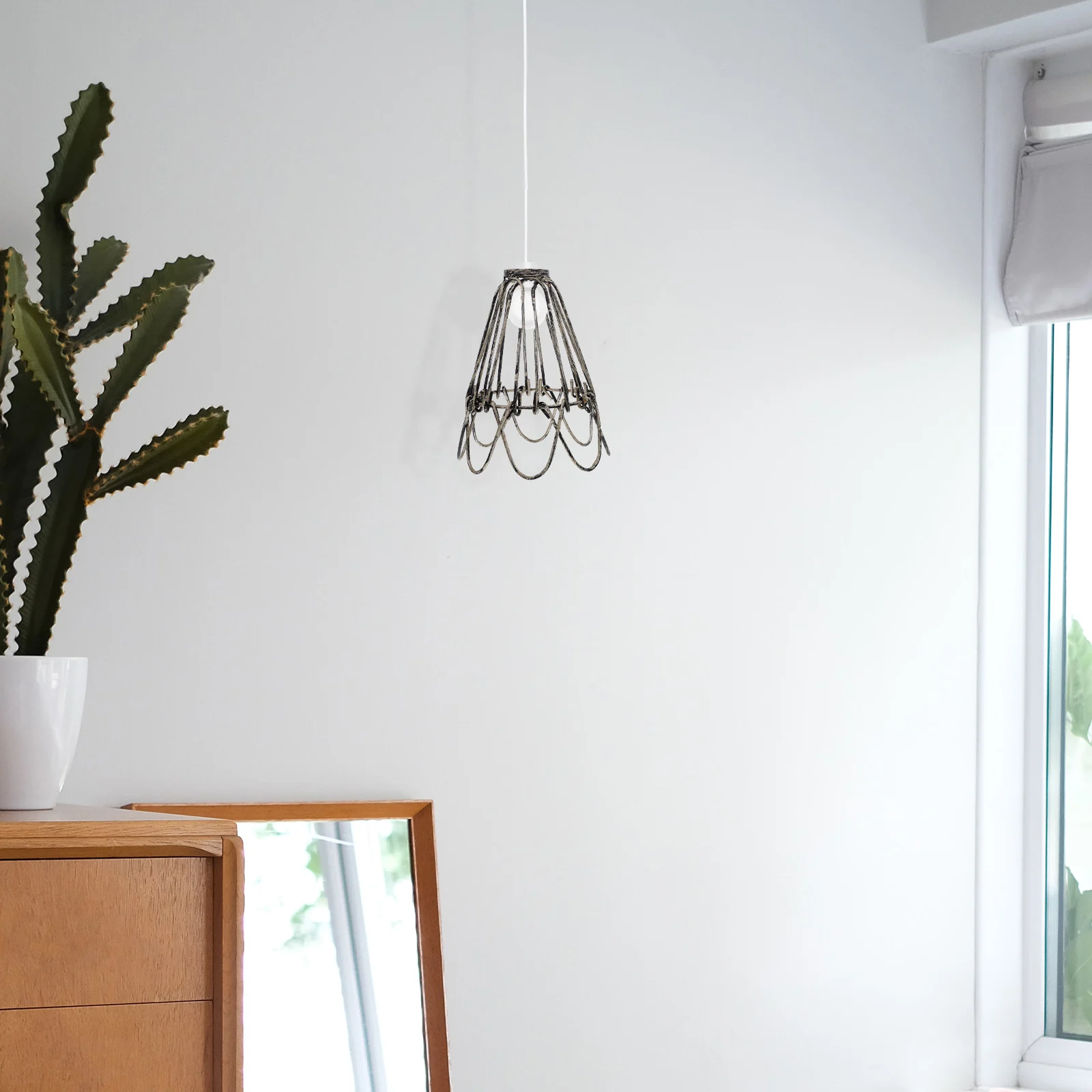 

Retro Lampshade Iron Vintage Light Cage Durable Metal Decorative Hanging Bulb Cage Hollow Out Lamp Shade For Pendant Ceiling