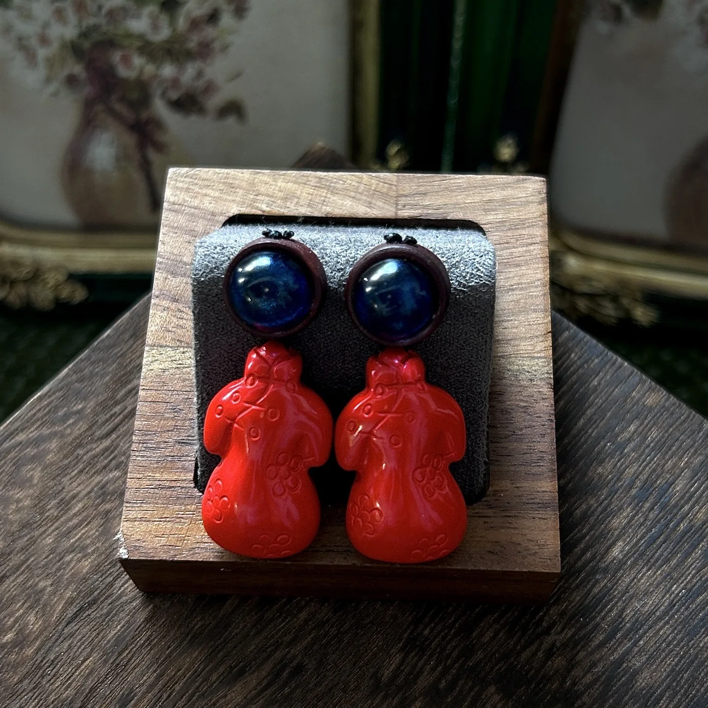Natural cinnabar earrings, cheongsam Hanfu with artifact, simple, small and non-allergic, commuting dating earrings