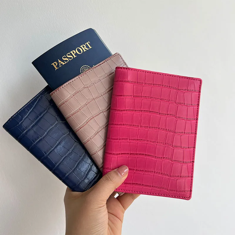 

Monogrammed Embossed Crocodile PU Leather Travel Passport Cover Men Women PU Leather Croco Pattern Passport Holder Case