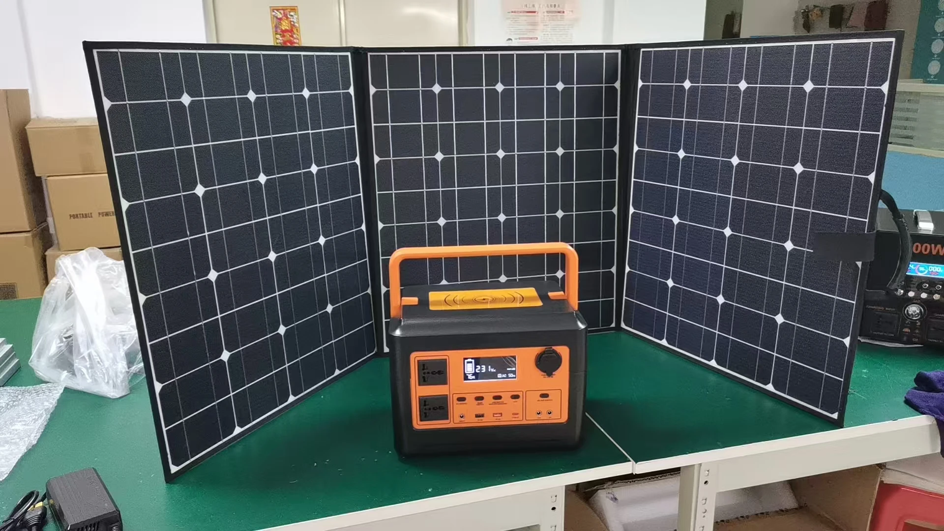 Advanced 1100W Lifepo4 Battery Pack For Solar Systems Long Cycle Life Fast Charging Pure Sine Wave Wireless Charging MPPT view 5