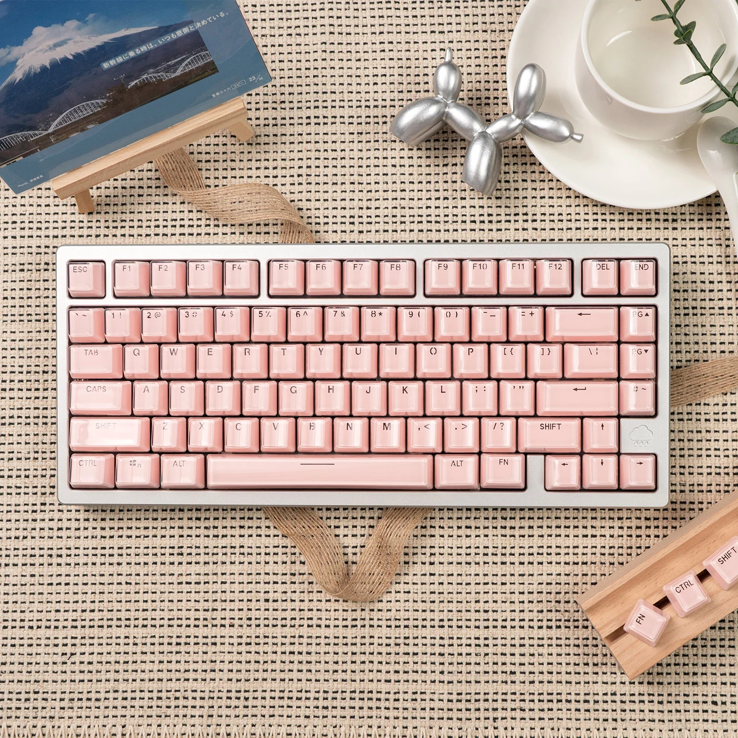 

OEM crystal powder/white/purple/black character light-transmitting mechanical keyboard keycap ABS two-color adaptation wooting