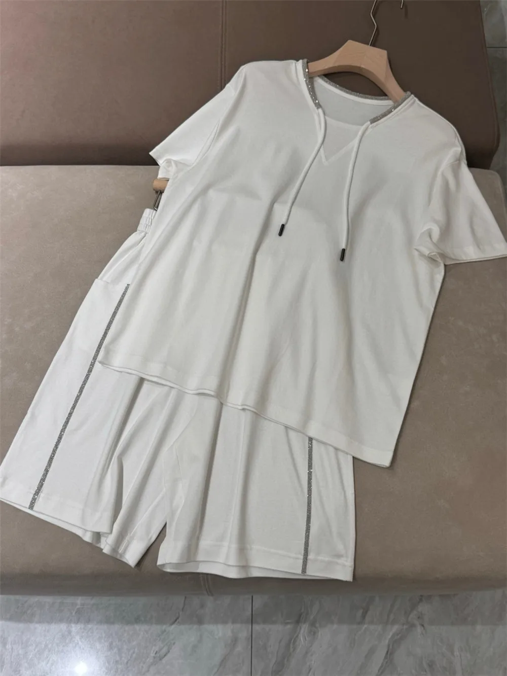 夏の女性のパールチェーン巾着半袖Tシャツ+ウエストゴムカジュアルショーツ2点セット