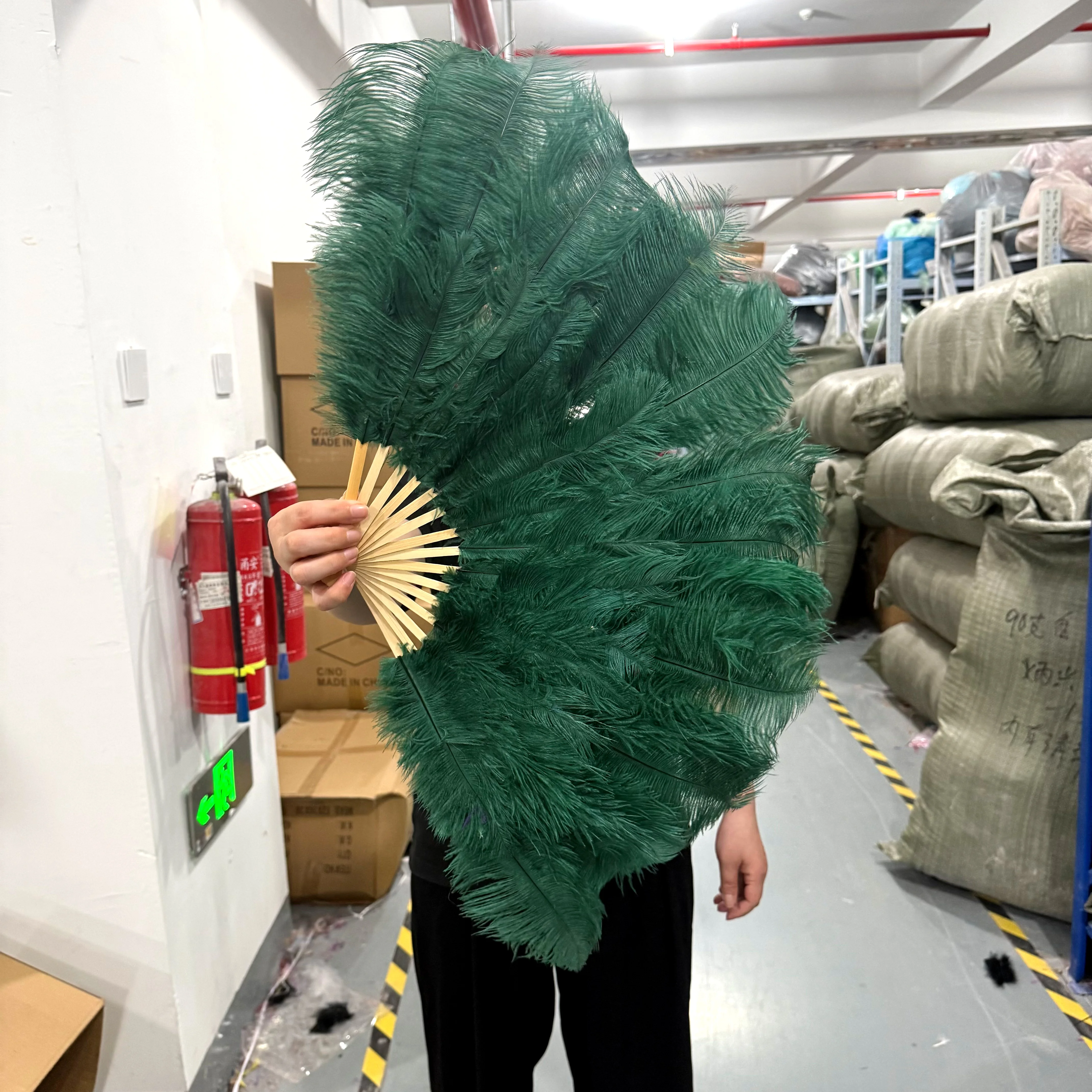 70x40cm Green Natural Ostrich Feather Fan 15 Bones Foldable Hand Held Fan for Party Wedding Burlesque Stage Performance Props