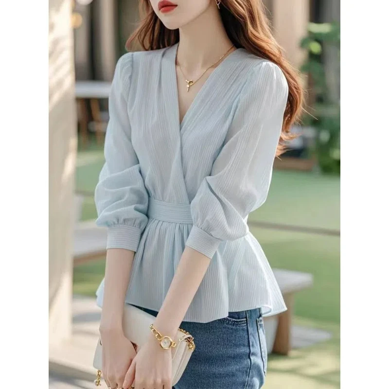 

Early Autumn New Top Women French Light Luxury Age Reducing Western-style Super Beautiful, Light Blue Chiffon Striped Shirt