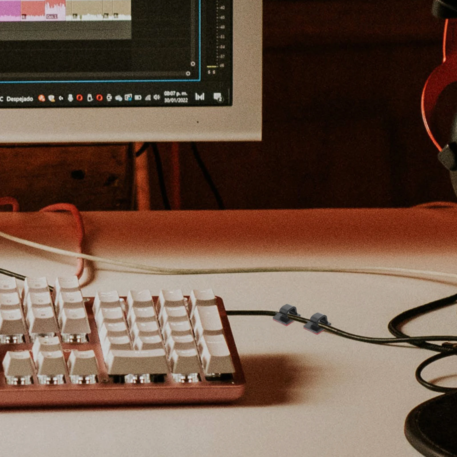 

100Pcs Cable Fixation Clips Adhesive Wire Holder Clamp Stick on Cord Organizer Easy Use Prevent Tangle Cable Clips