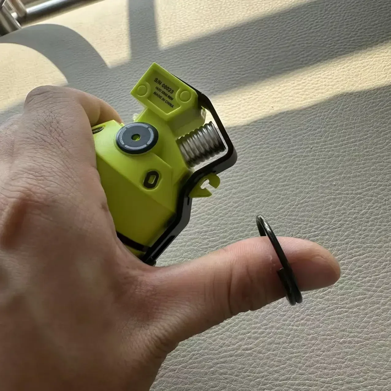 Manueller Zylinder-Pelletwerfer mit Flip-Sicherheitsverriegelung – Tragbares Hand-Schießgerät für Outdoor-Freizeitaktivitäten – Detail 7