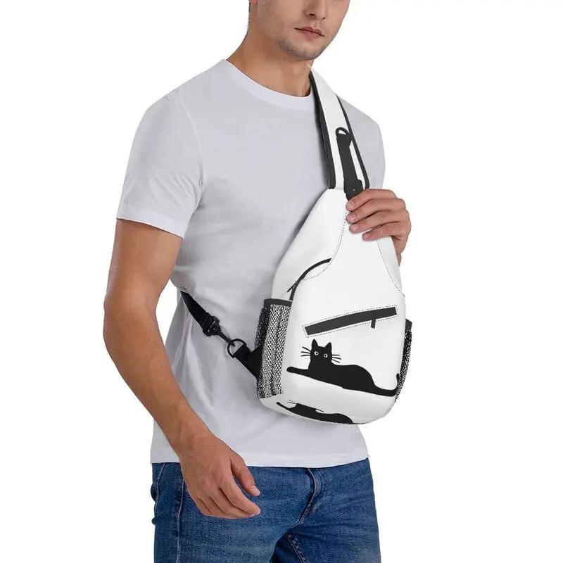 Mochila cruzada con estampado de gato negro para hombre, bolso de hombro y pecho personalizado con dibujos animados divertidos, ideal para viajes, senderismo y día