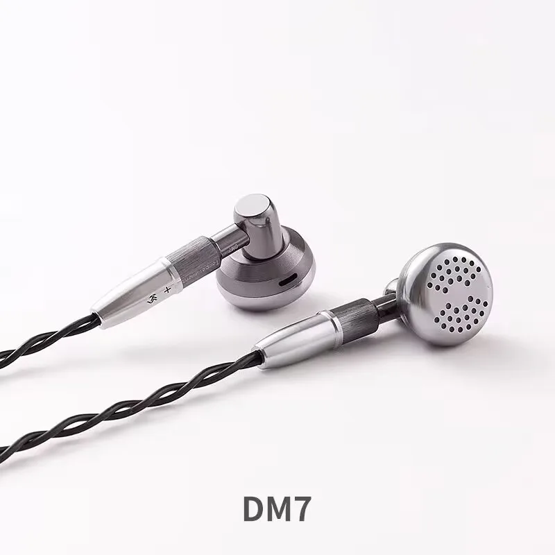 

Temperament DM7 Metal fever coil flat head earplugs HIFI earphones