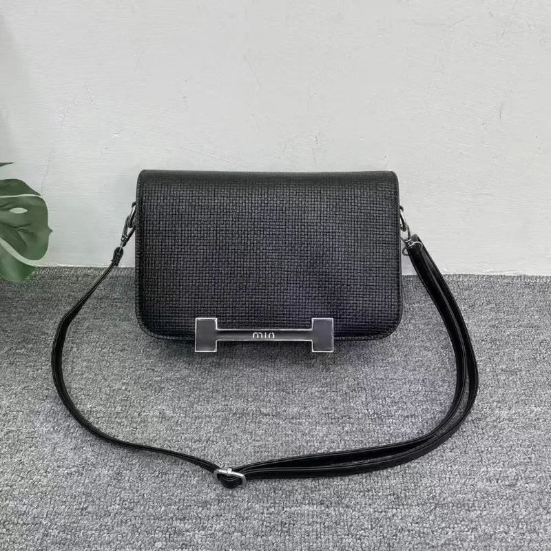 

Trendy Designer Crossbody Bag Elegant Leather Clutch For Women With Paris Fashion Logo And Commuter Use