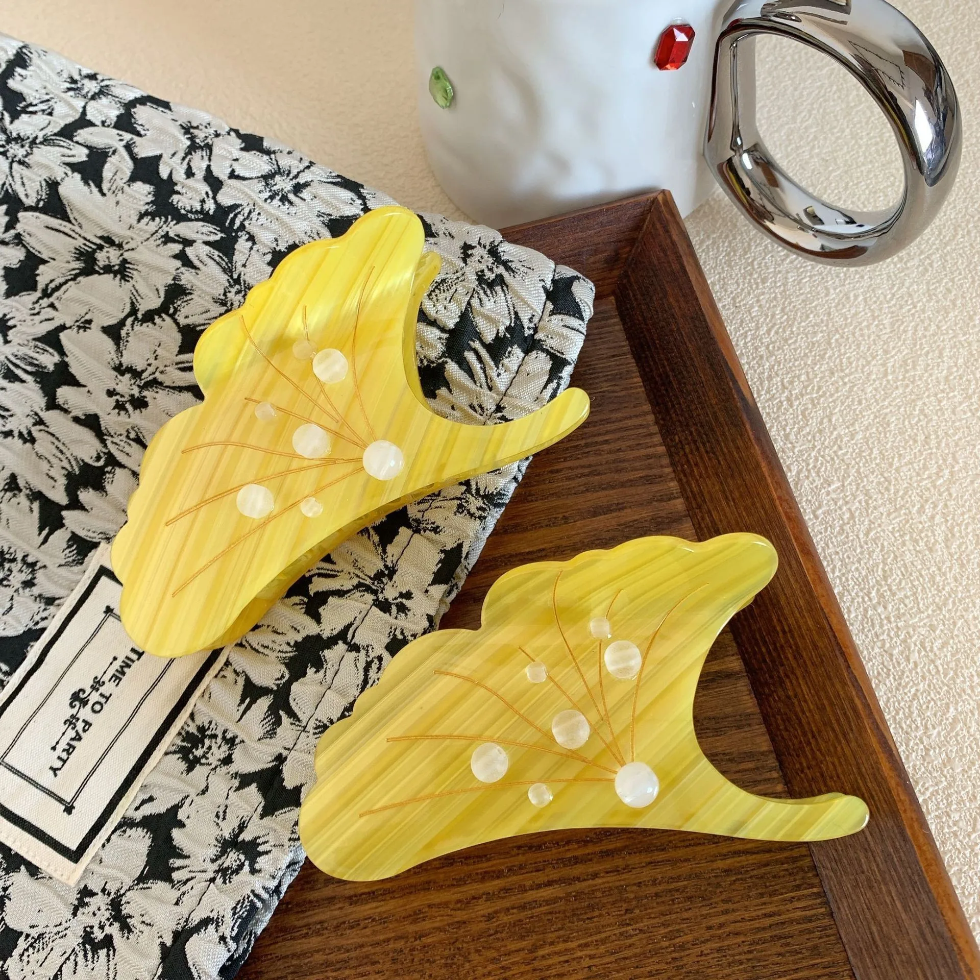 Muweordy New Yellow Ginkgo Leaf Hair Claw Acetate Claw Clip Creative  Leaves Shark Clips Hair Clip Hair Accessories for Women