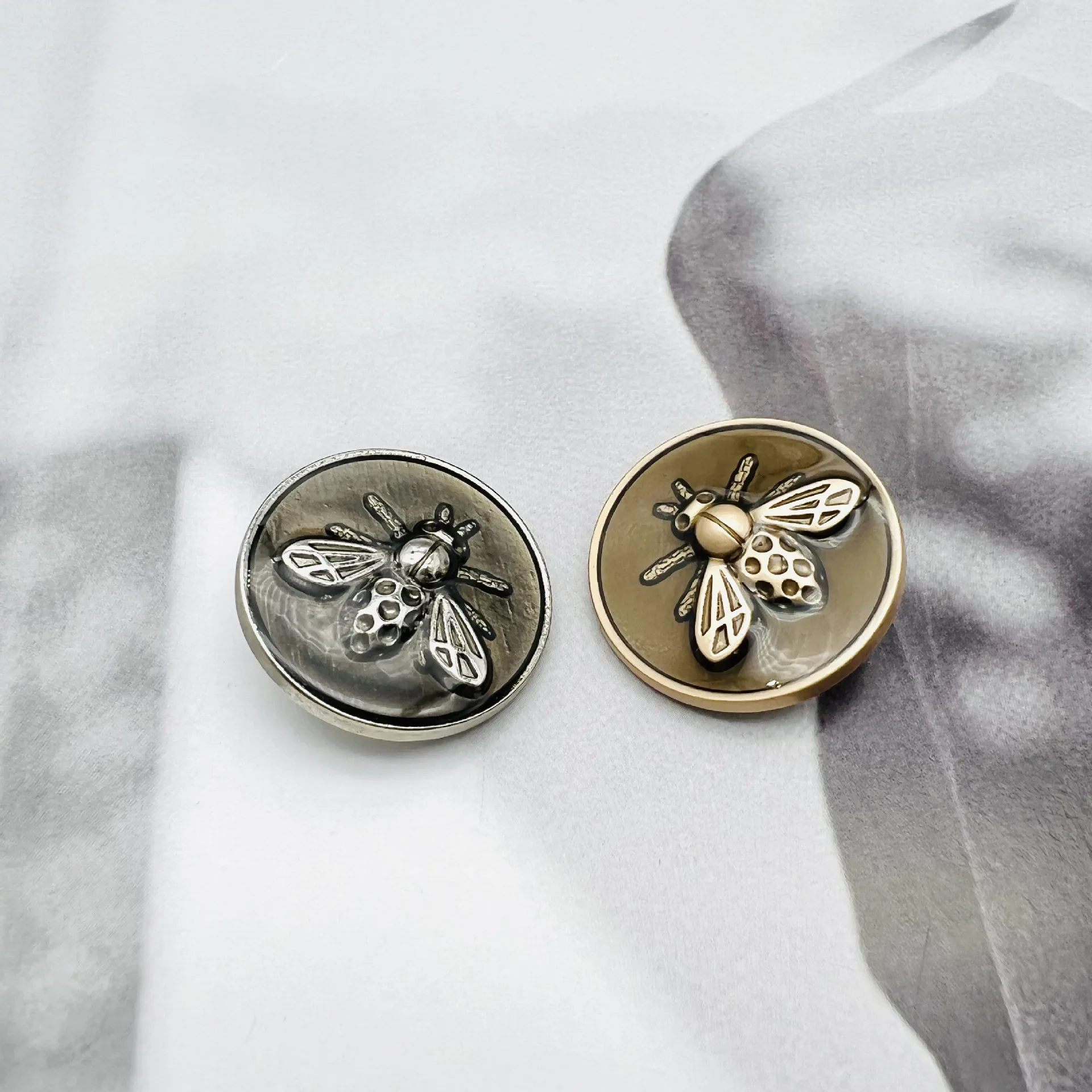 6Pcs Round Vintage Bee Metal Buttons For Clothing Fashion Designer Bee Buckles Coat Jacket Sweater